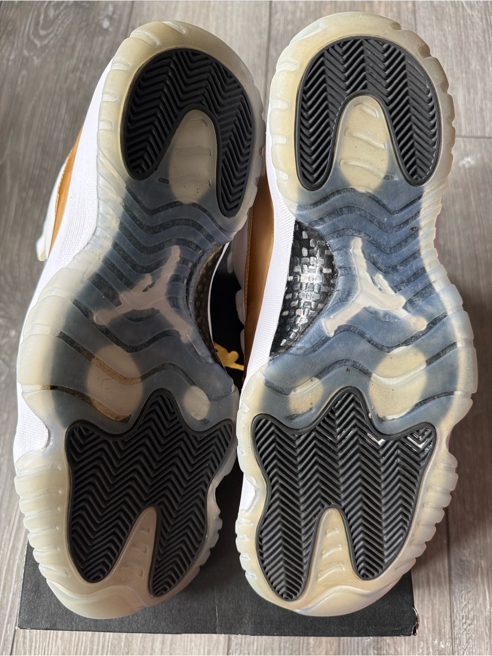 Nike Air Jordan 11 Low in ‘Closing Cerenony’ - Picture 10 of 13